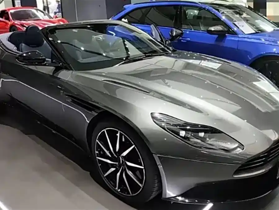 Aston Martin DB11