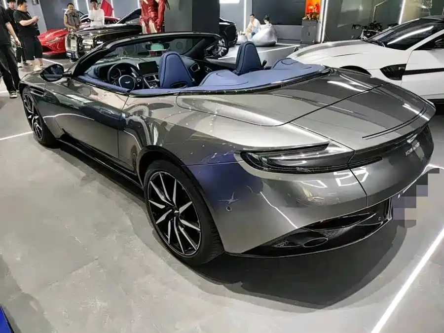 Aston Martin DB11