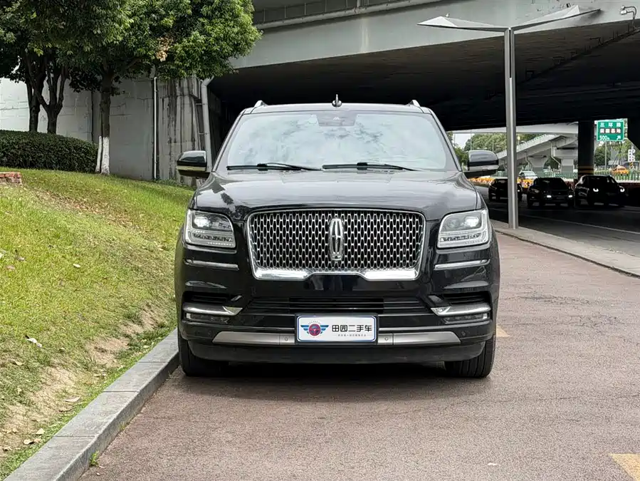 Lincoln Navigator