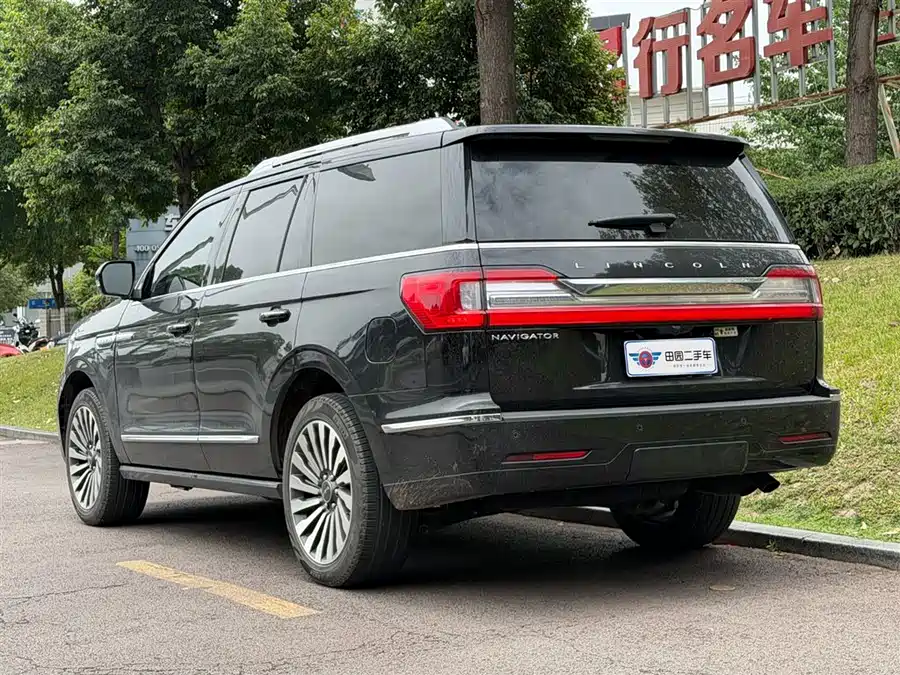 Lincoln Navigator