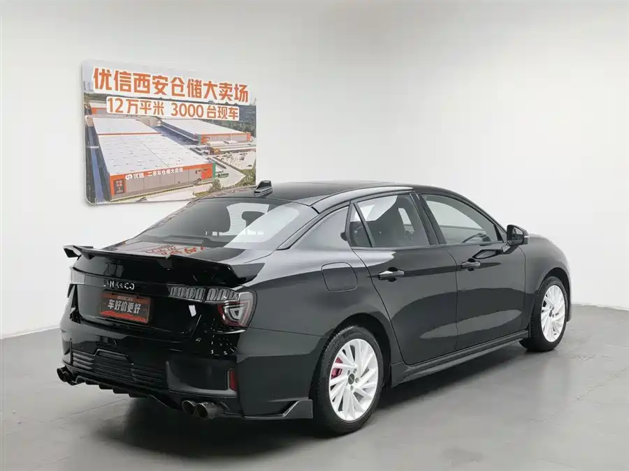 Lynk & Co 03