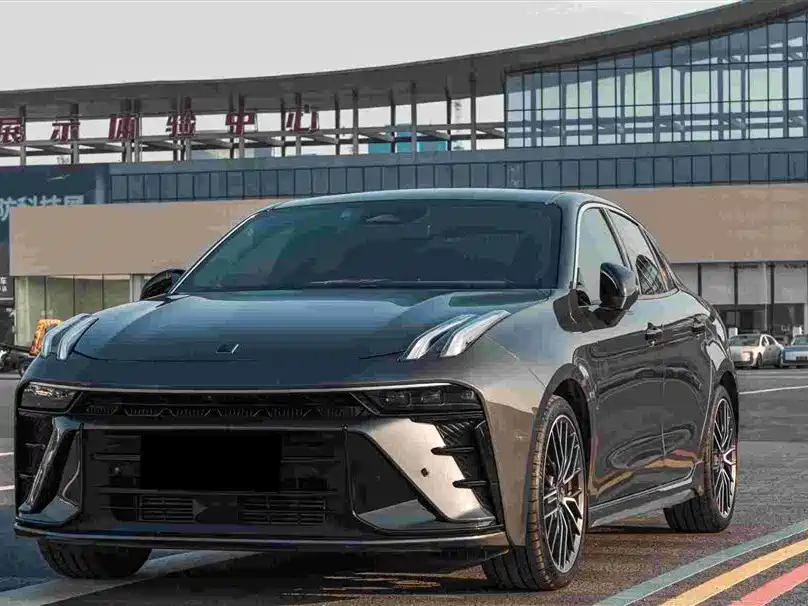 Lynk & Co 03