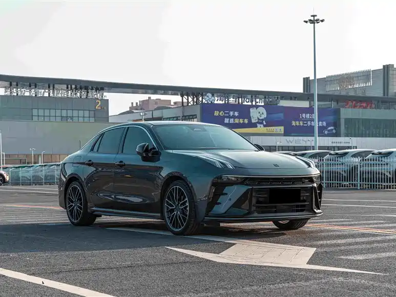 Lynk & Co 03