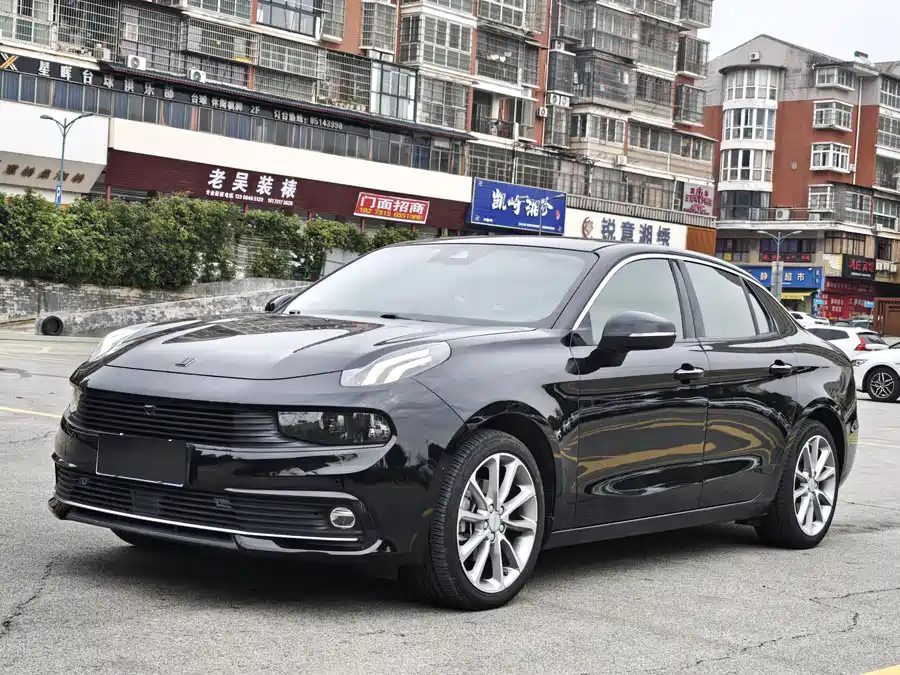 Lynk & Co 03