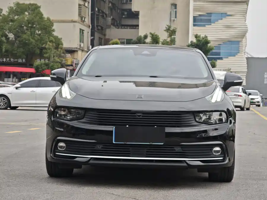 Lynk & Co 03