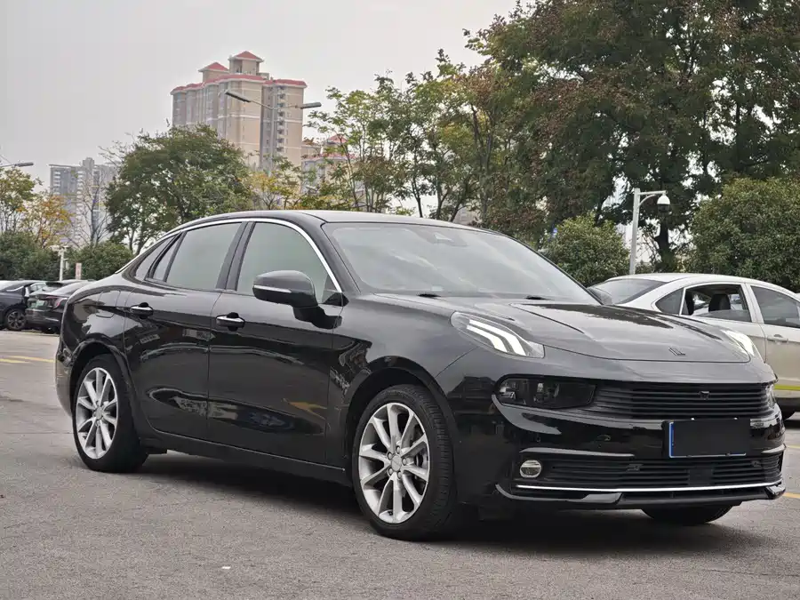 Lynk & Co 03