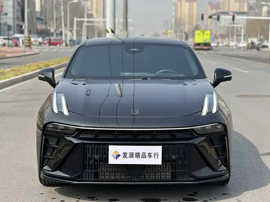 Lynk & Co 03