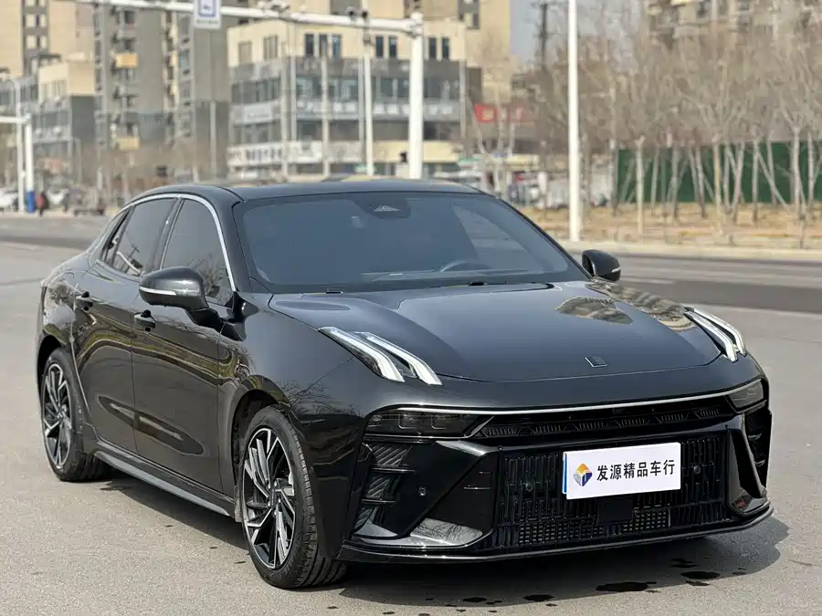 Lynk & Co 03