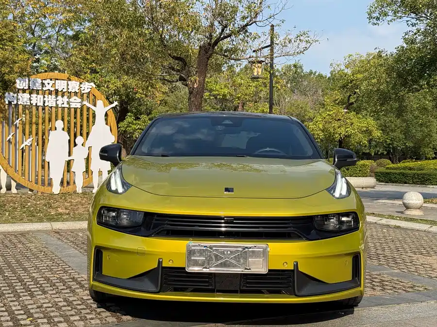 Lynk & Co 03