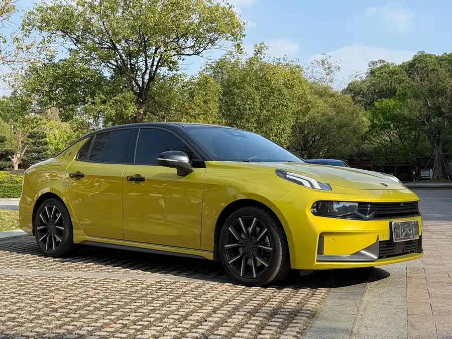 Lynk & Co 03