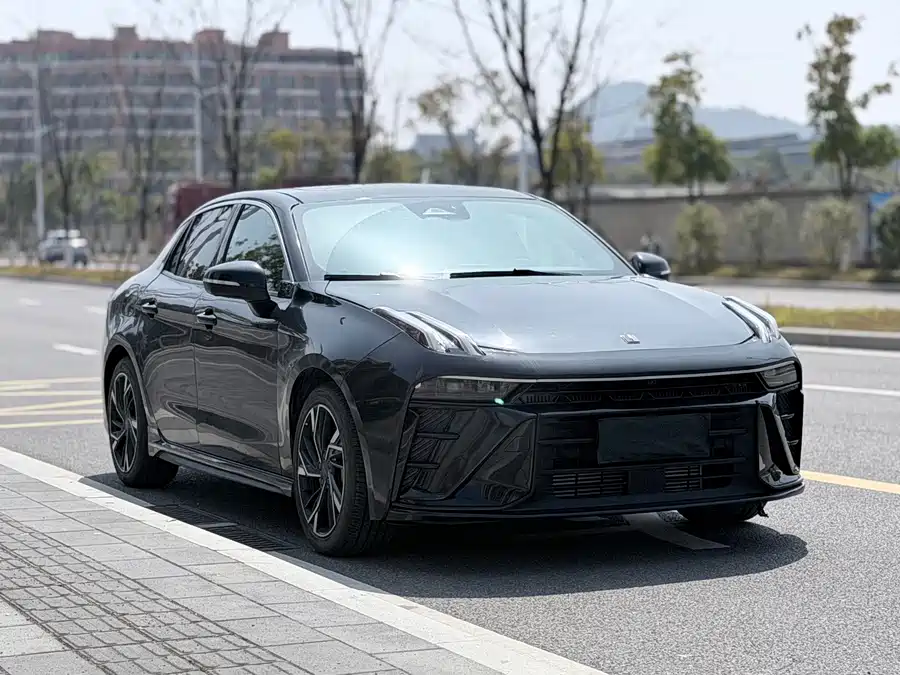 Lynk & Co 03