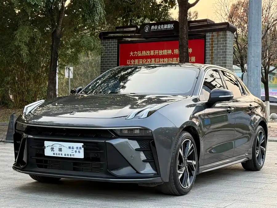 Lynk & Co 03