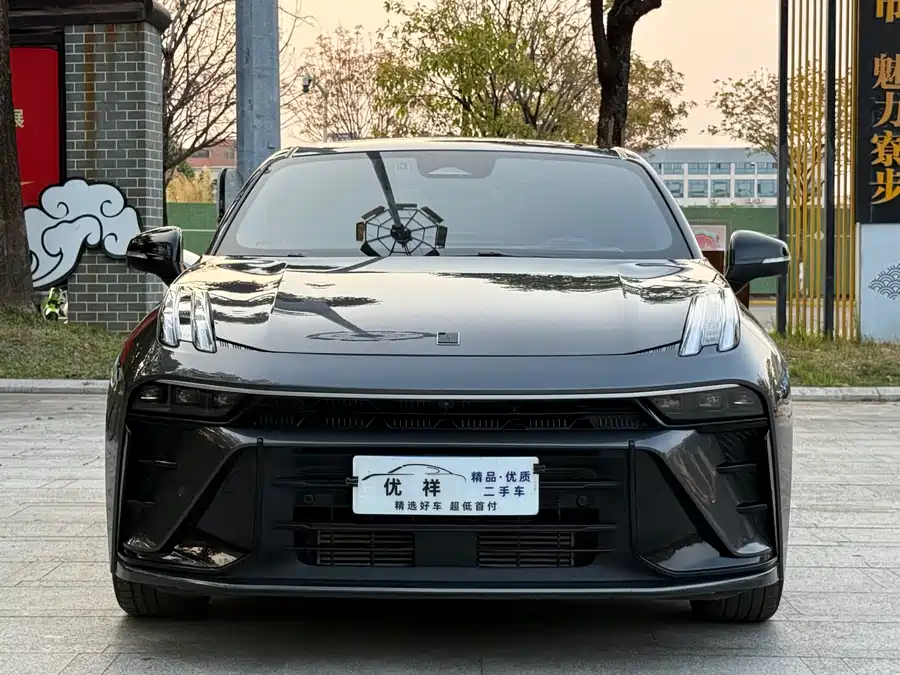 Lynk & Co 03