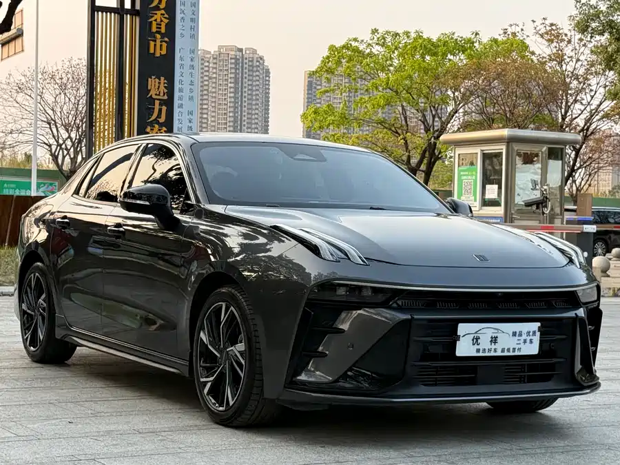 Lynk & Co 03