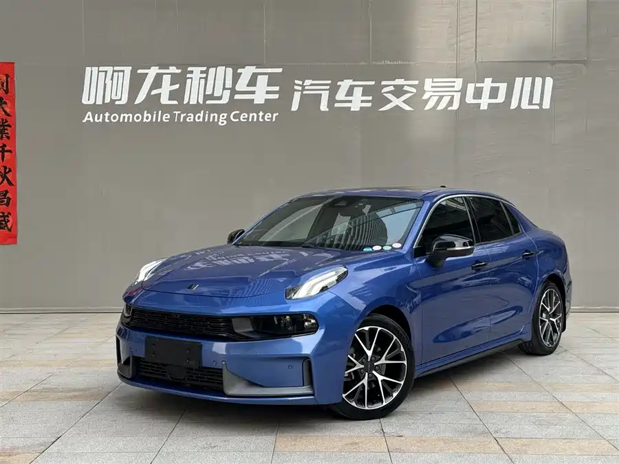 Lynk & Co 03