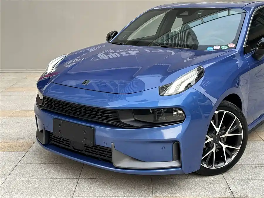 Lynk & Co 03