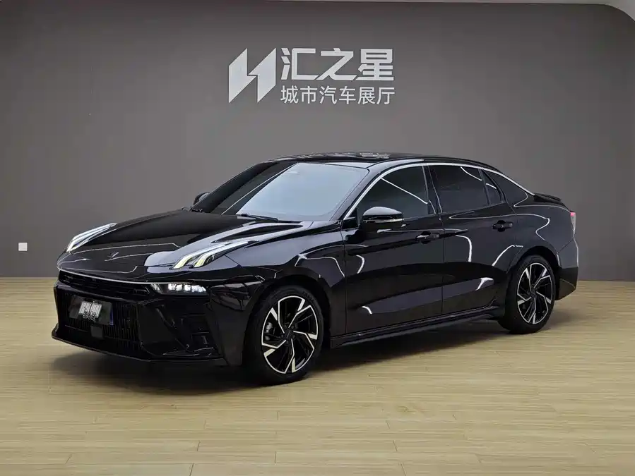 Lynk & Co 03