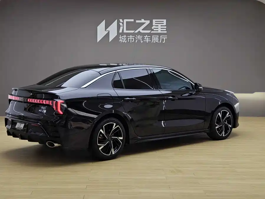 Lynk & Co 03