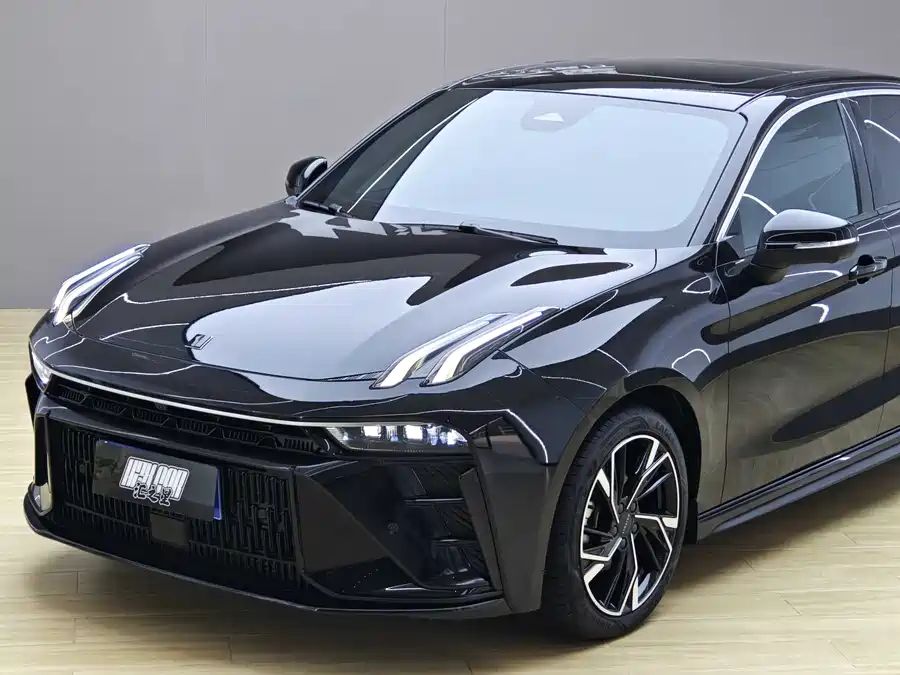 Lynk & Co 03