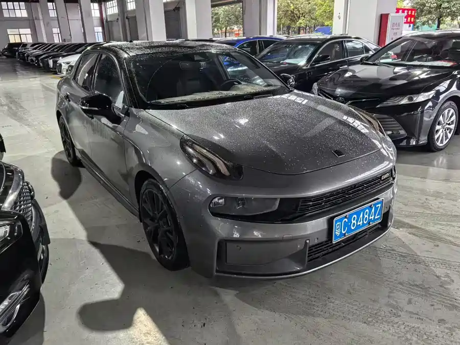 Lynk & Co 03