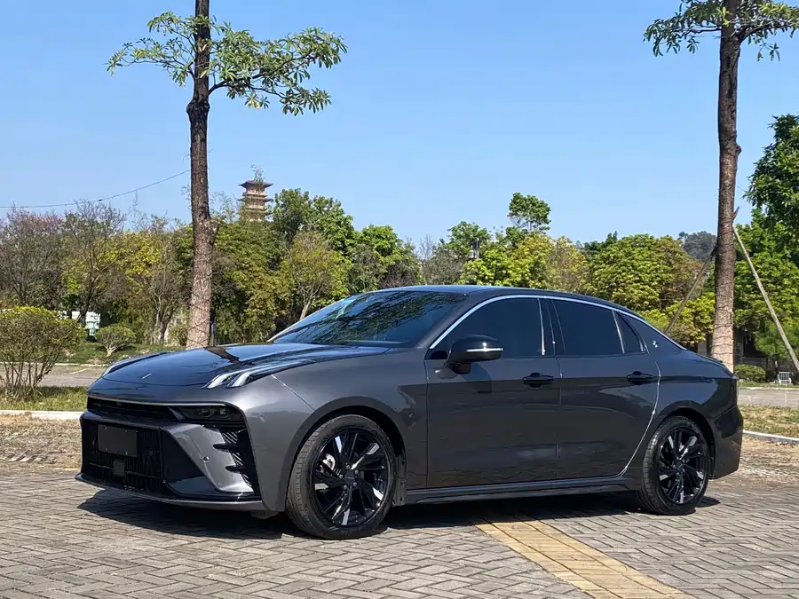 Lynk & Co 03