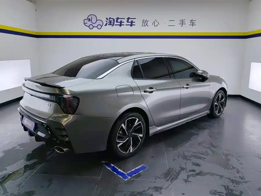 Lynk & Co 03