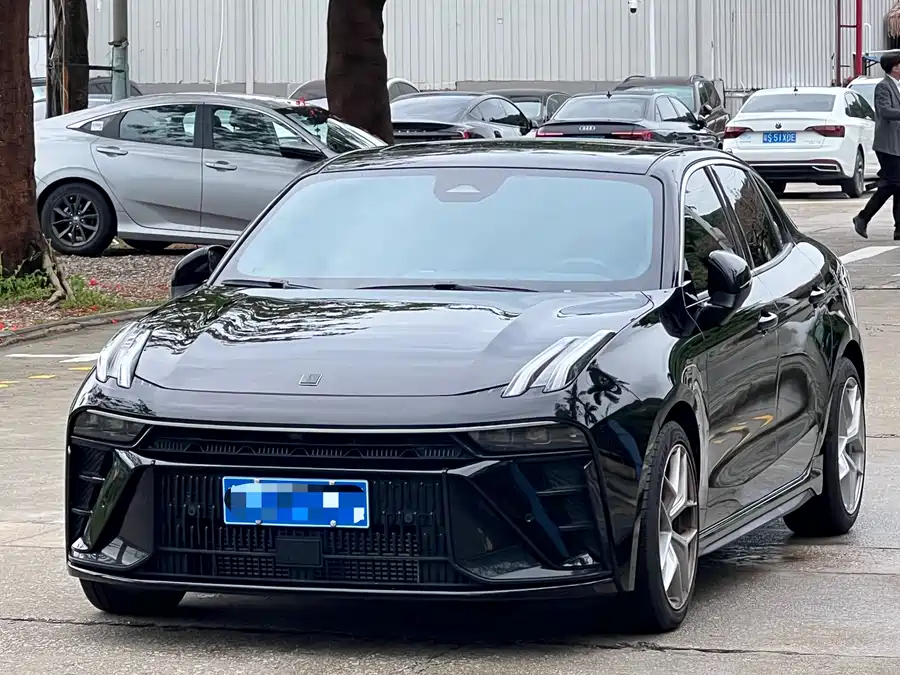 Lynk & Co 03