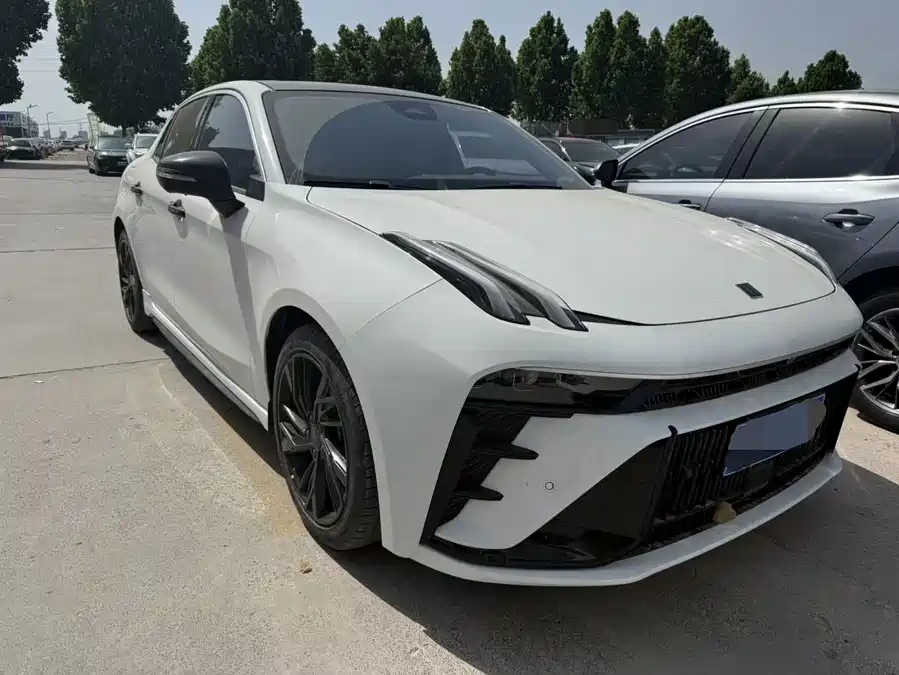 Lynk & Co 03