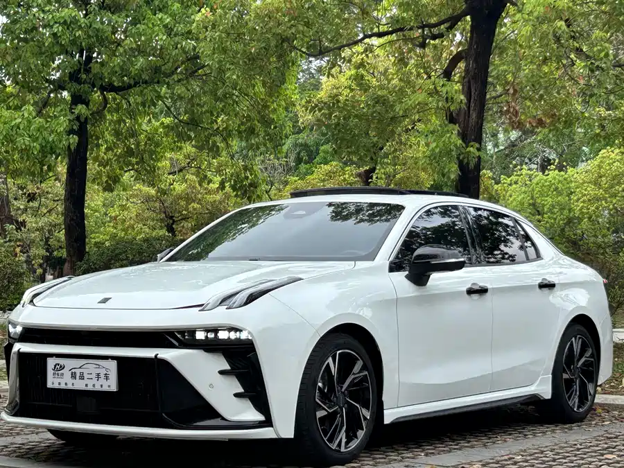 Lynk & Co 03