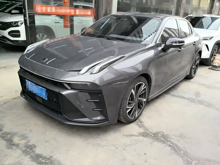 Lynk & Co 03