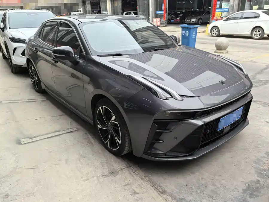 Lynk & Co 03