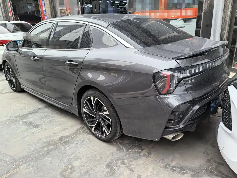 Lynk & Co 03