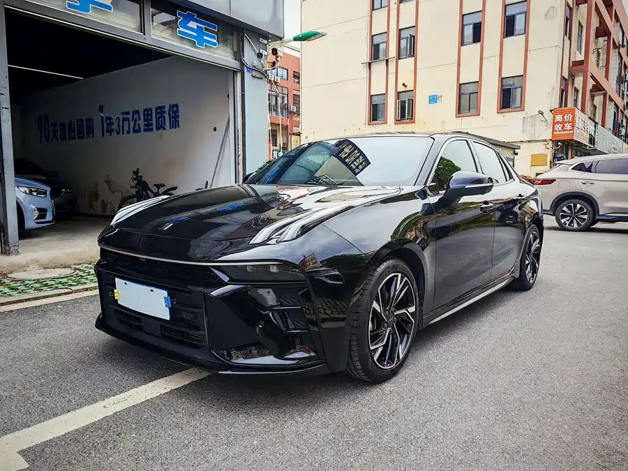 Lynk & Co 03