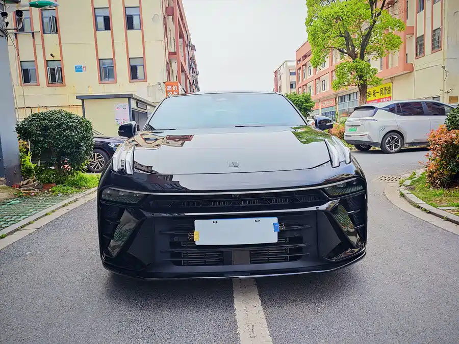 Lynk & Co 03
