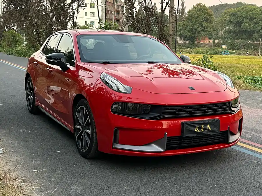 Lynk & Co 03