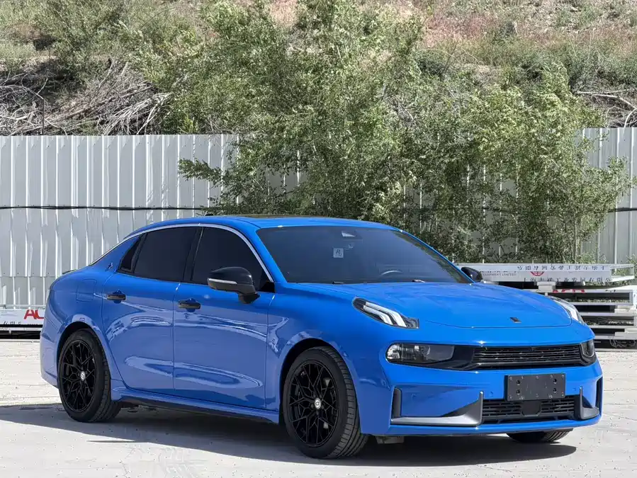 Lynk & Co 03