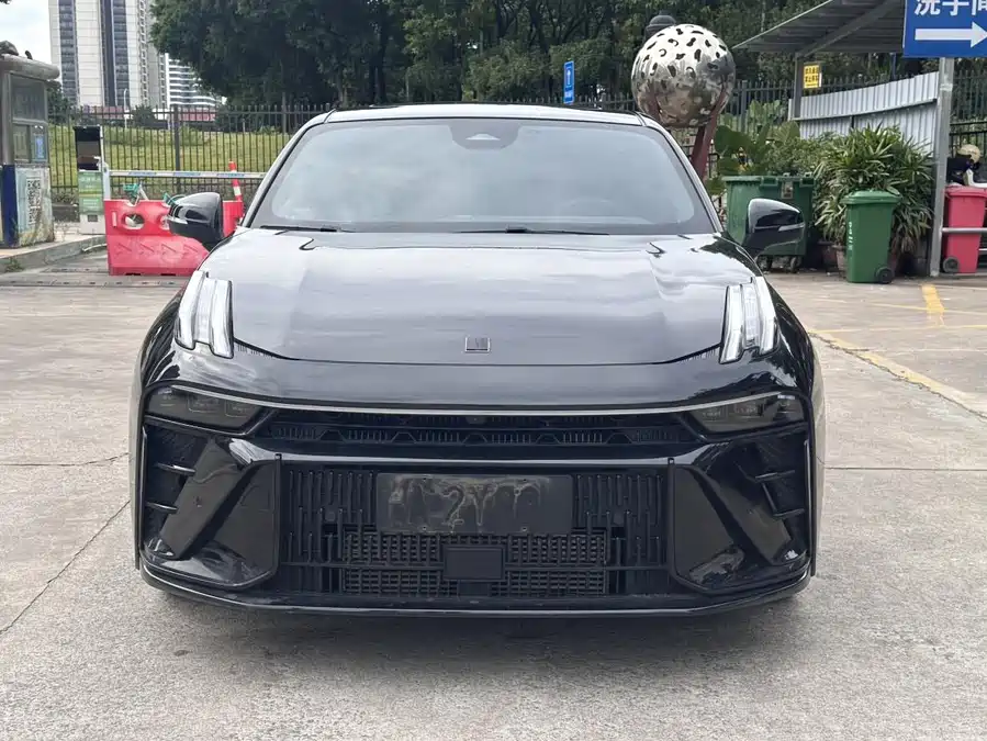 Lynk & Co 03