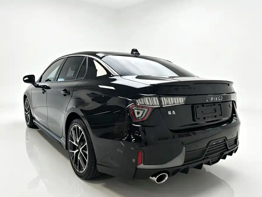 Lynk & Co 03