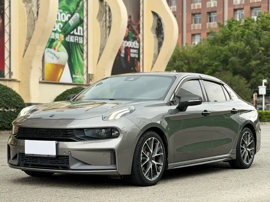 Lynk & Co 03
