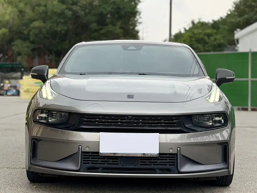 Lynk & Co 03