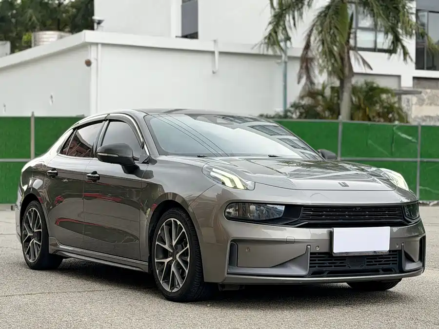 Lynk & Co 03