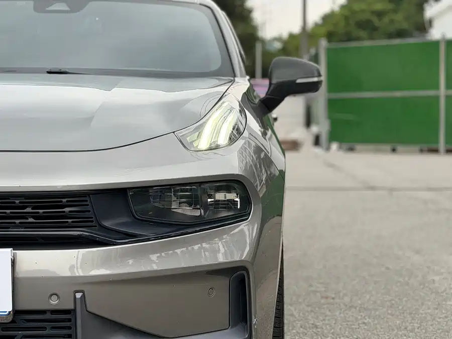 Lynk & Co 03