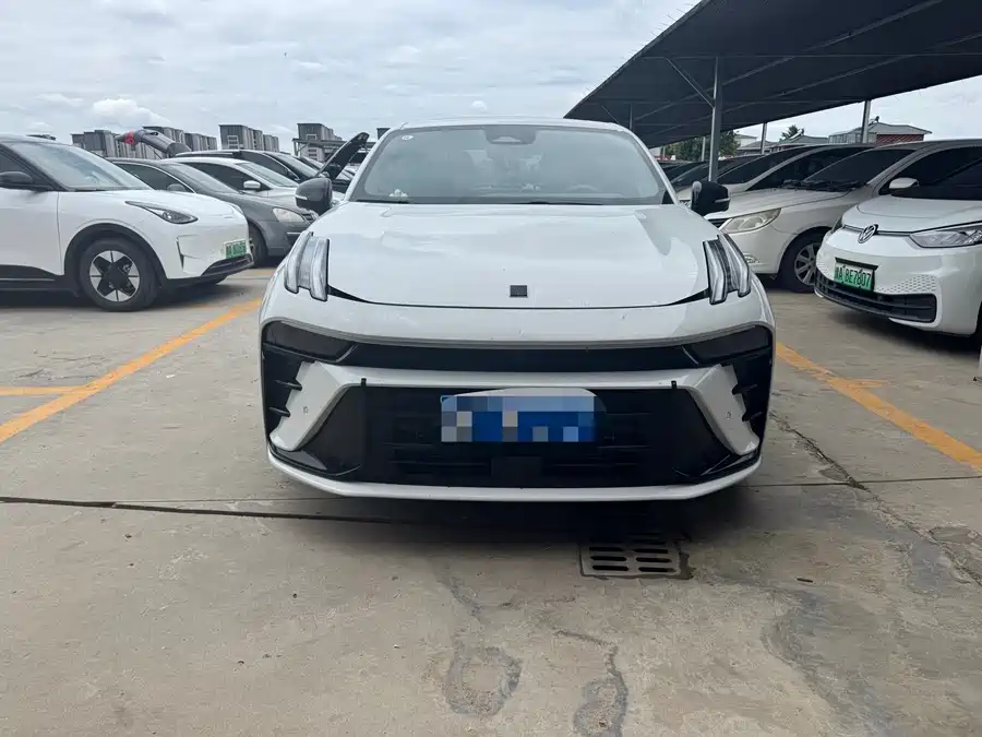 Lynk & Co 03