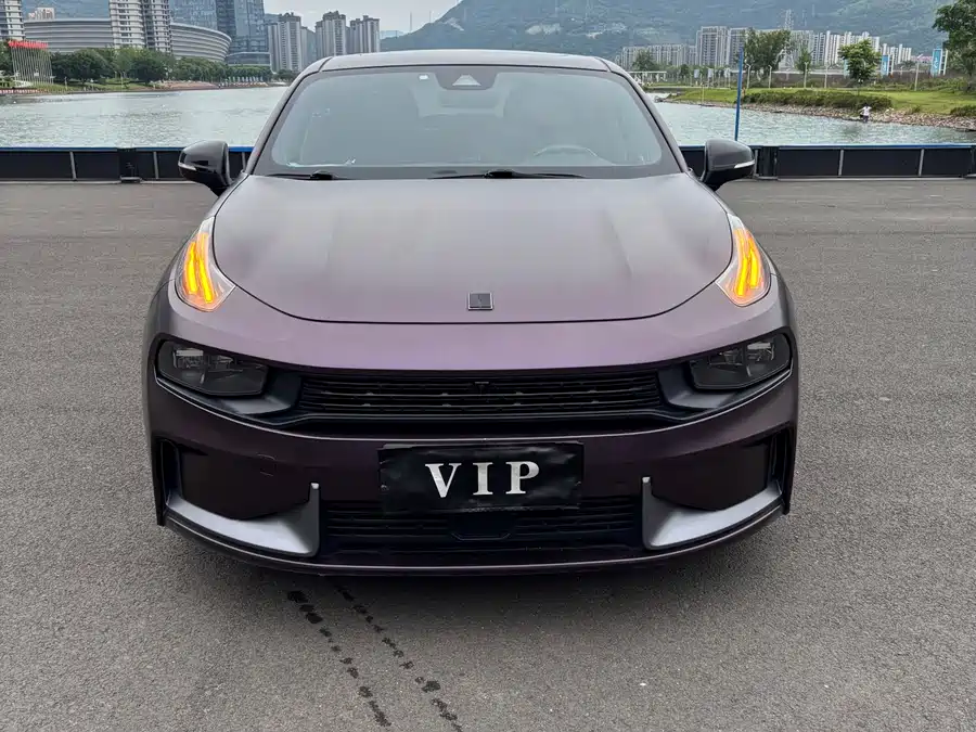 Lynk & Co 03