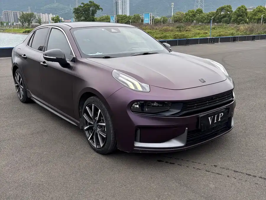 Lynk & Co 03