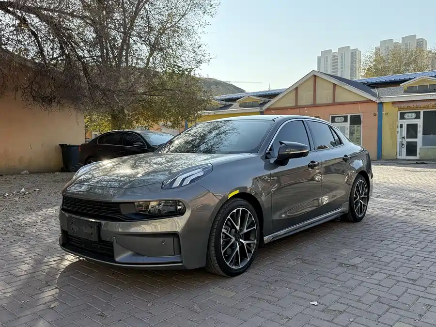 Lynk & Co 03