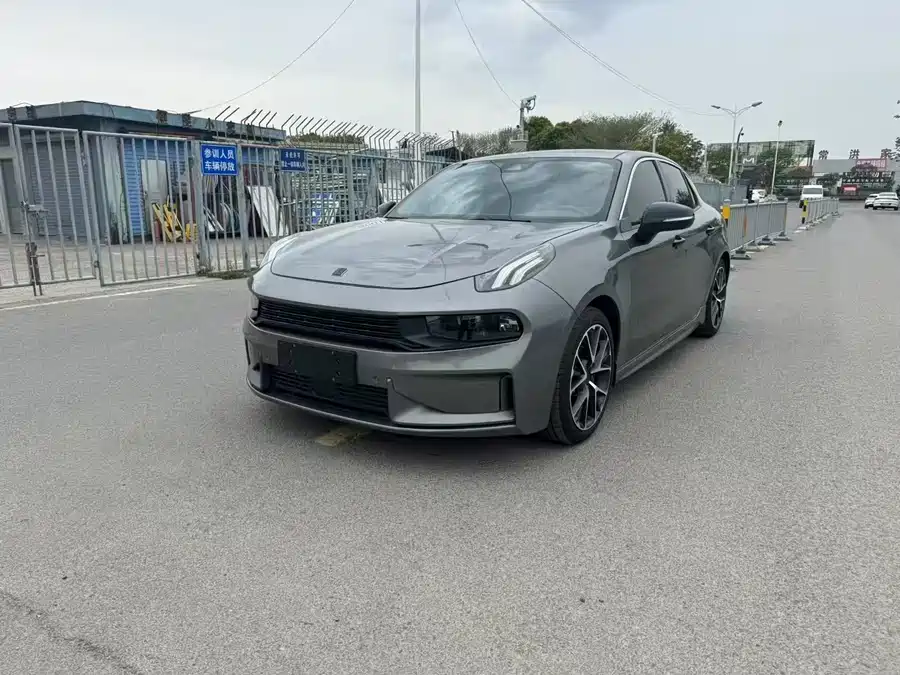 Lynk & Co 03