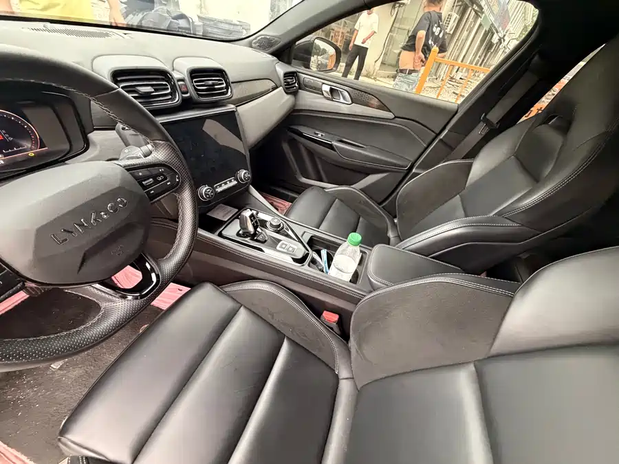 Lynk & Co 03
