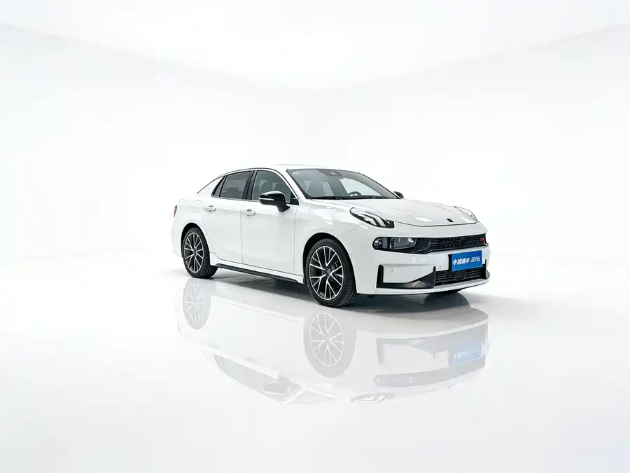 Lynk & Co 03