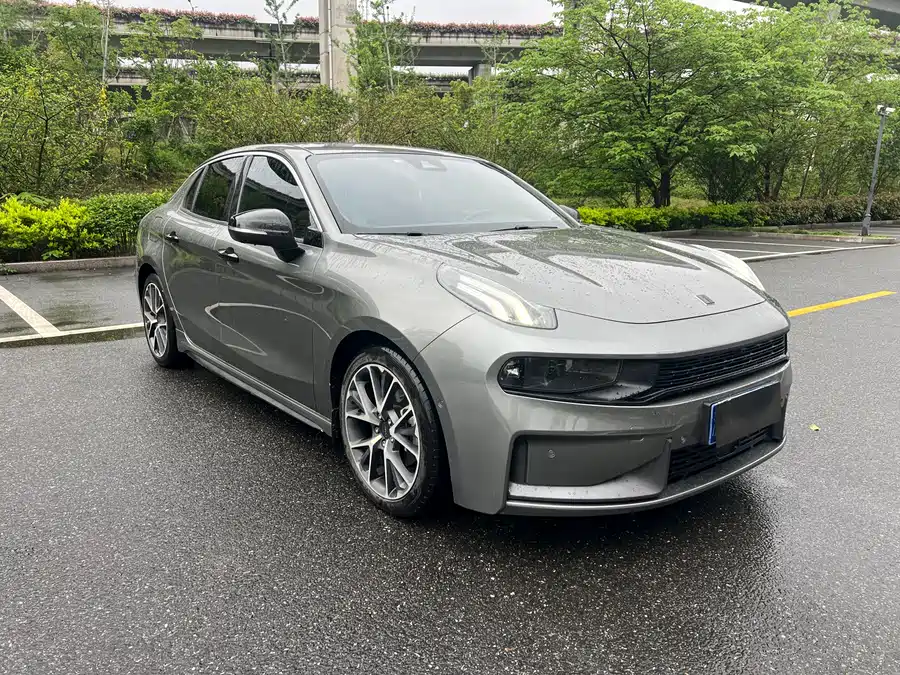 Lynk & Co 03